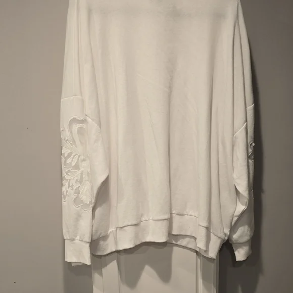 Chic White Embroidered Women's Sweatshirt - Picture 4 of 4